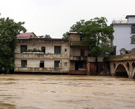 湖南涟源遭遇特大暴雨