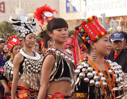 2012中国•德宏景颇族国际目瑙纵歌节正月十五开幕