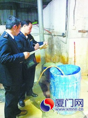 厦门查处三家黑豆腐作坊 日产假“银祥”豆腐2.5吨