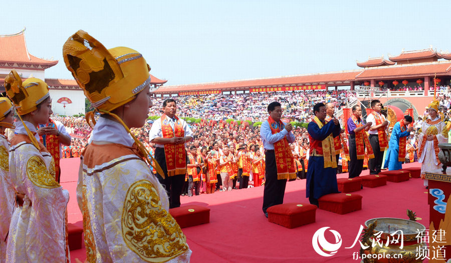 莆田妈祖文化活动周揭幕 万名信众齐拜妈祖写下史上之最(组图)