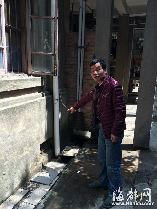 福州：阳台建厕所粪水直通排水沟 熏坏一楼住户