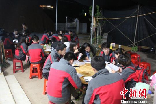 30名科普志愿者进入广东丹霞山“找茬”