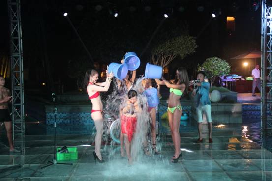 桂林香格里拉大酒店水上比基尼派对激情冰桶挑战