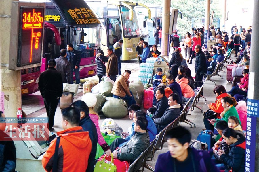 春运首日南宁运送旅客18万人 火车东站迎大考