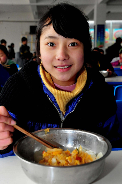 贵州贫困山区学生吃上“免费午餐”
