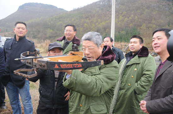 著名作家梁衡赴贵州探访“亚洲文明之灯”