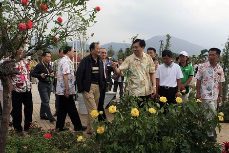 第五届月季花展暨首届三亚玫瑰节亚龙湾开幕