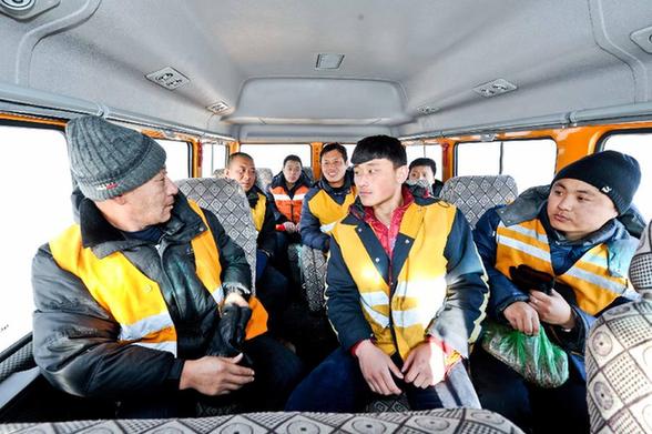 跟访中国最东端铁路上的第一批线路工