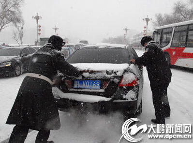 降雪致使交通事故增加 牡丹江交警部门提示注意安全