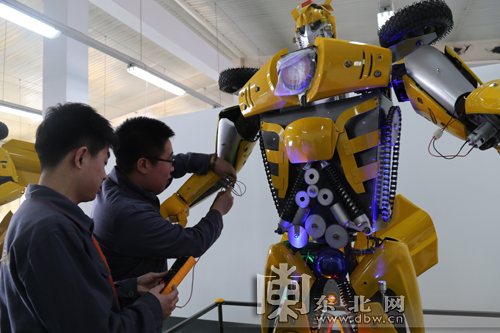 服务型机器人将在哈尔滨量产 5年内走进百姓家