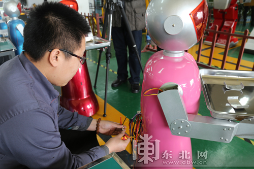 服务型机器人将在哈尔滨量产 5年内走进百姓家