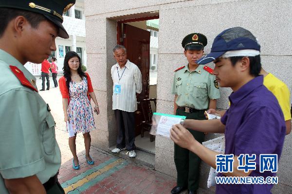 湖北竹溪一考生重大车祸苏醒后坚持赴考（图）