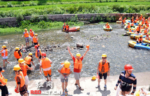 周洛飞瀑漂流被网络评选为“湖南十大漂流胜地”