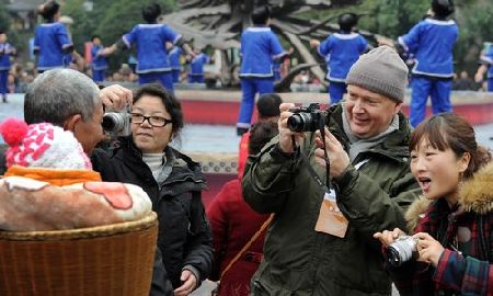 中国凤凰国际摄影双年展惊艳古城