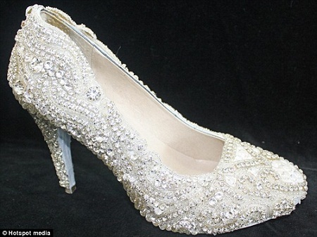 全球最昂贵“钻石鞋”
