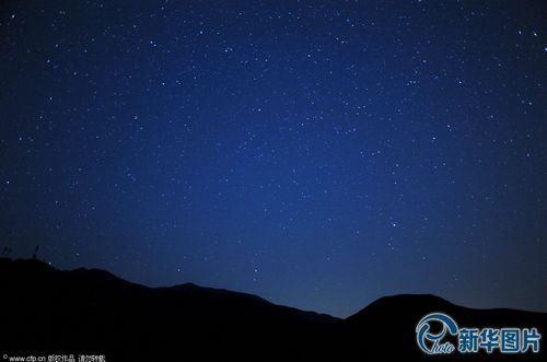 七夕英仙座流星雨凌晨划过天际