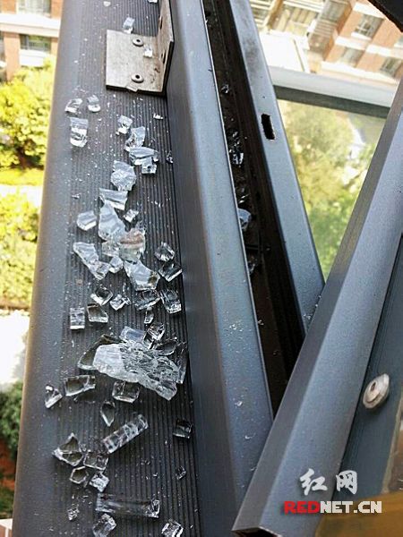 长沙频现钢化玻璃自爆事故 贴防爆膜可减少伤害