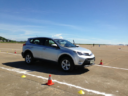 珠海试驾全新RAV4