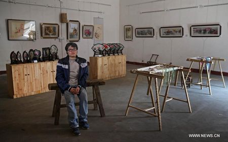 Disabled man opens embroidery workshop in C. China's Hunan