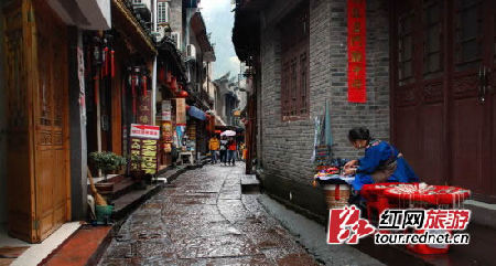 凤凰将建“烟雨凤凰”