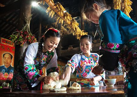 Hunan is rich in cultural relics, lending a festive character for celebrating the Spring Festival.