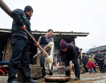 Hunan is rich in cultural relics, lending a festive character for celebrating the Spring Festival.