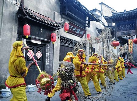 Hunan is rich in cultural relics, lending a festive character for celebrating the Spring Festival.