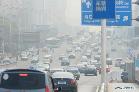 Vehicles run amid fog on Wuyi avenue in Changsha, capital of central China's Hunan Province