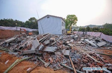 House collapse kills 2 in Yujiang village in central China