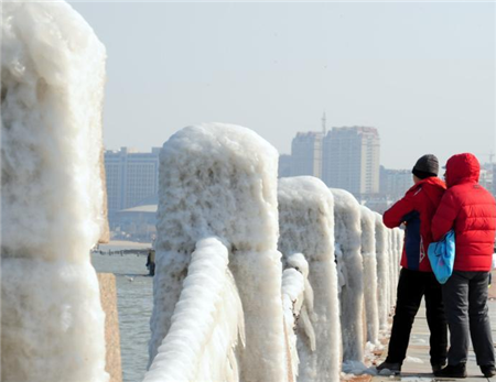 烟台海滨冰凌铁链