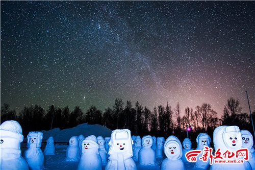 两位吉友探访长白山 拍摄来自星星的雪人