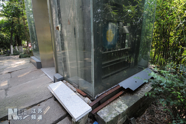南京明城墙旁搭建电梯 建成四年未使用