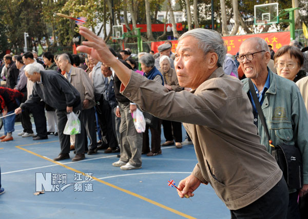 南京：退休老教师开心过重阳