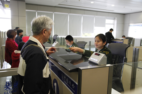 清明将至：台胞踏上返乡祭祖之旅