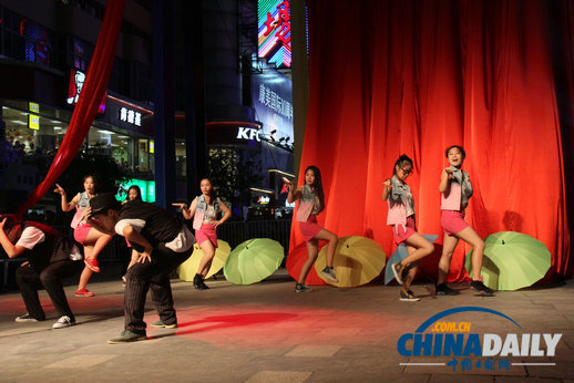 欧米茄细数分秒 迈向激情时刻 <BR>2014南京青年奥运会倒计时一周年庆典在宁举办