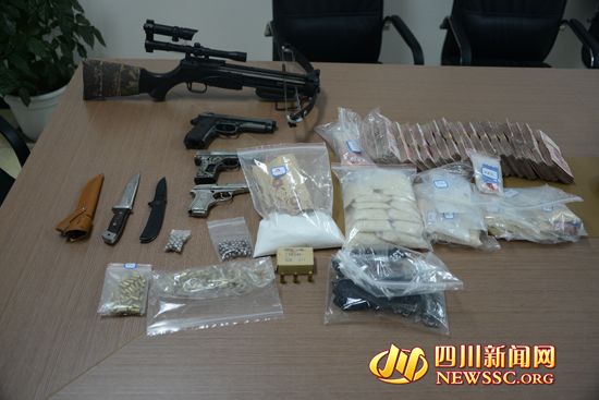 四川广汉警方捣毁特大贩毒团伙 搜出枪支弹药毒品