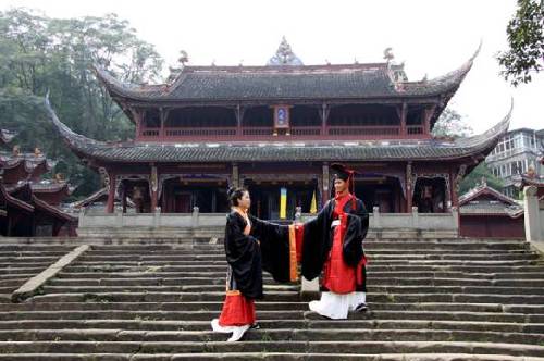 都江堰文庙举行“传统士昏礼” 传承传统文化