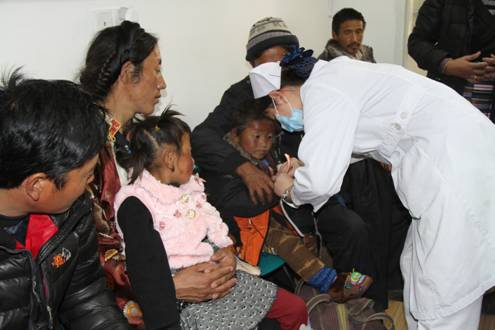 13名西藏先心病患儿在成都获免费治疗