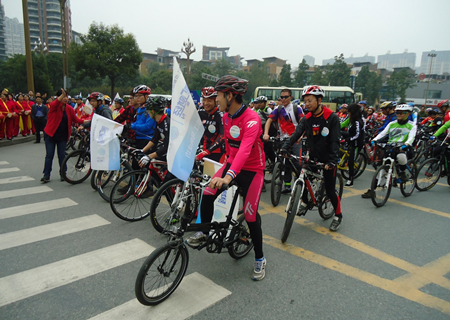 《未来之路》绿色骑行活动首站在温江举行