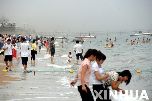 山东蓬莱海滨消夏游进入旺季