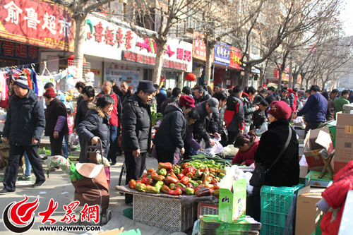 济南市民过年新玩法 相约城郊赶大集