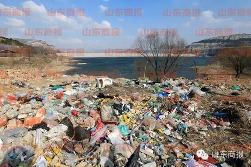 济南卧虎山水库成垃圾场 上游农家乐污水流进水库