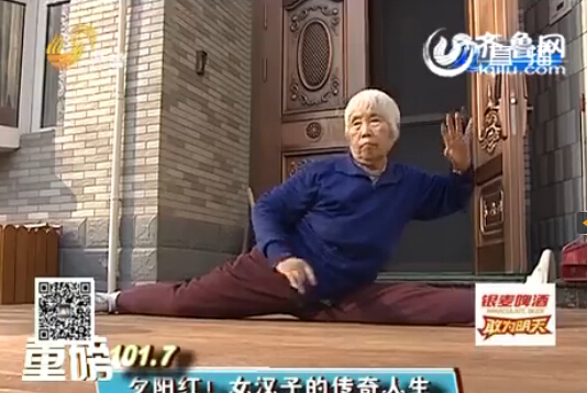 滨州81岁老太牙齿拖汽车惊呆观众 自称90岁要玩跳伞