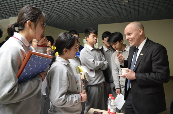 济南外国语学校举办首届春季海外大学教育展 十五所海外大学参展