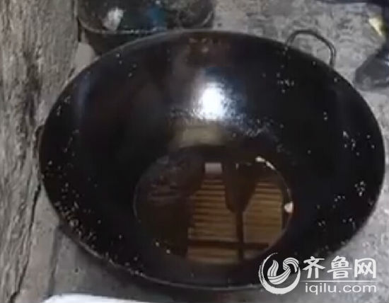 德州一糕点黑作坊现违禁添加剂 脏乱不堪与厕所为邻