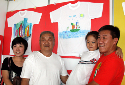 青岛少儿自绘文化衫纪念北京奥运三周年