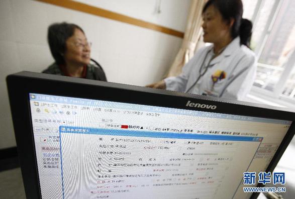 上海浦东推行全科医生服务社区模式 近50万户家庭受益