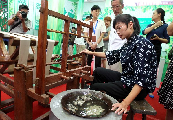 “豫园中国日”展现中国丝绸文化