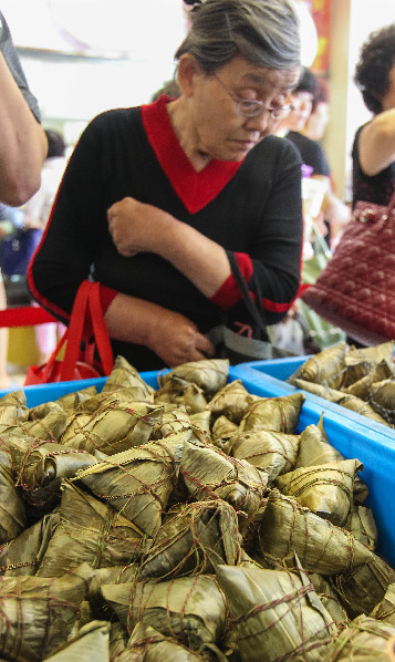 上海：迎端午老字号香粽香包热销