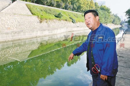 下月东门至东北城角段清淤完毕 护城河水变清